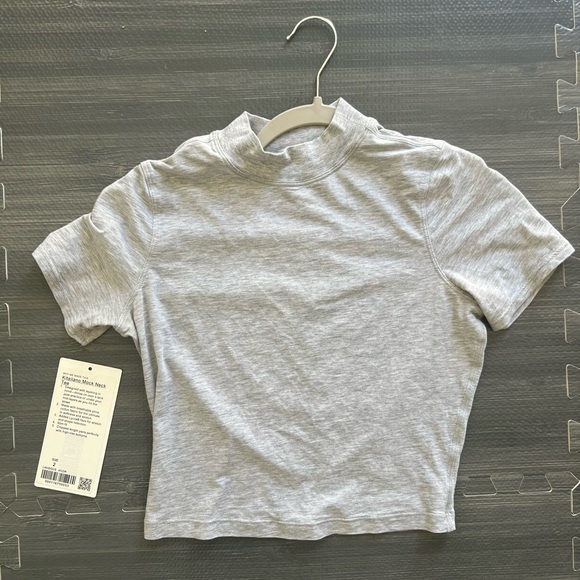 Tops - Lululemon Kitsilano Mock Neck Crop Top Tee Size 2 in Heathered Core Light Grey